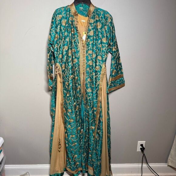 Two piece satin embroidered baroque pattern duster and slip dress - Picture 2 of 14